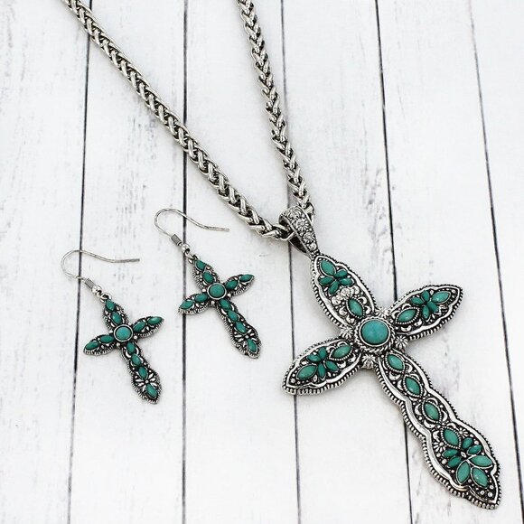 Jewelry - NWT Cross pendant necklace with matching earrings